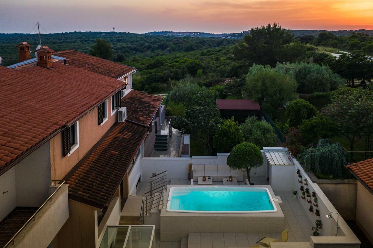 Cave Romane With Private Pool And Sea View Apartment