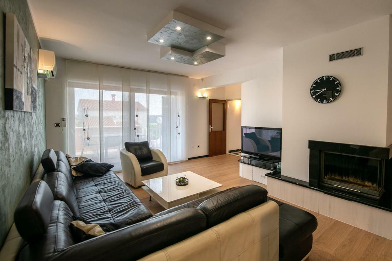 Apartment Cave Romane With Private Pool And Sea View